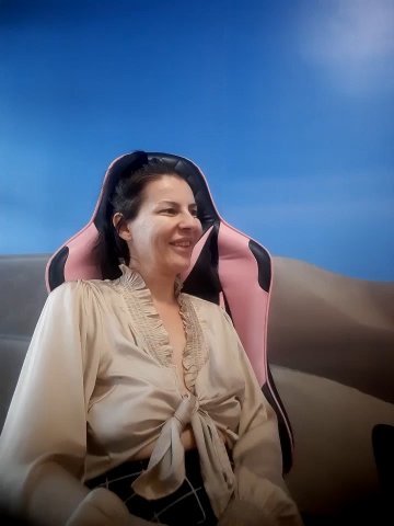 TessaKlarn live cam screenshot female on ReplayHer – Replays, Highlights & Live Cams — screenshot #1